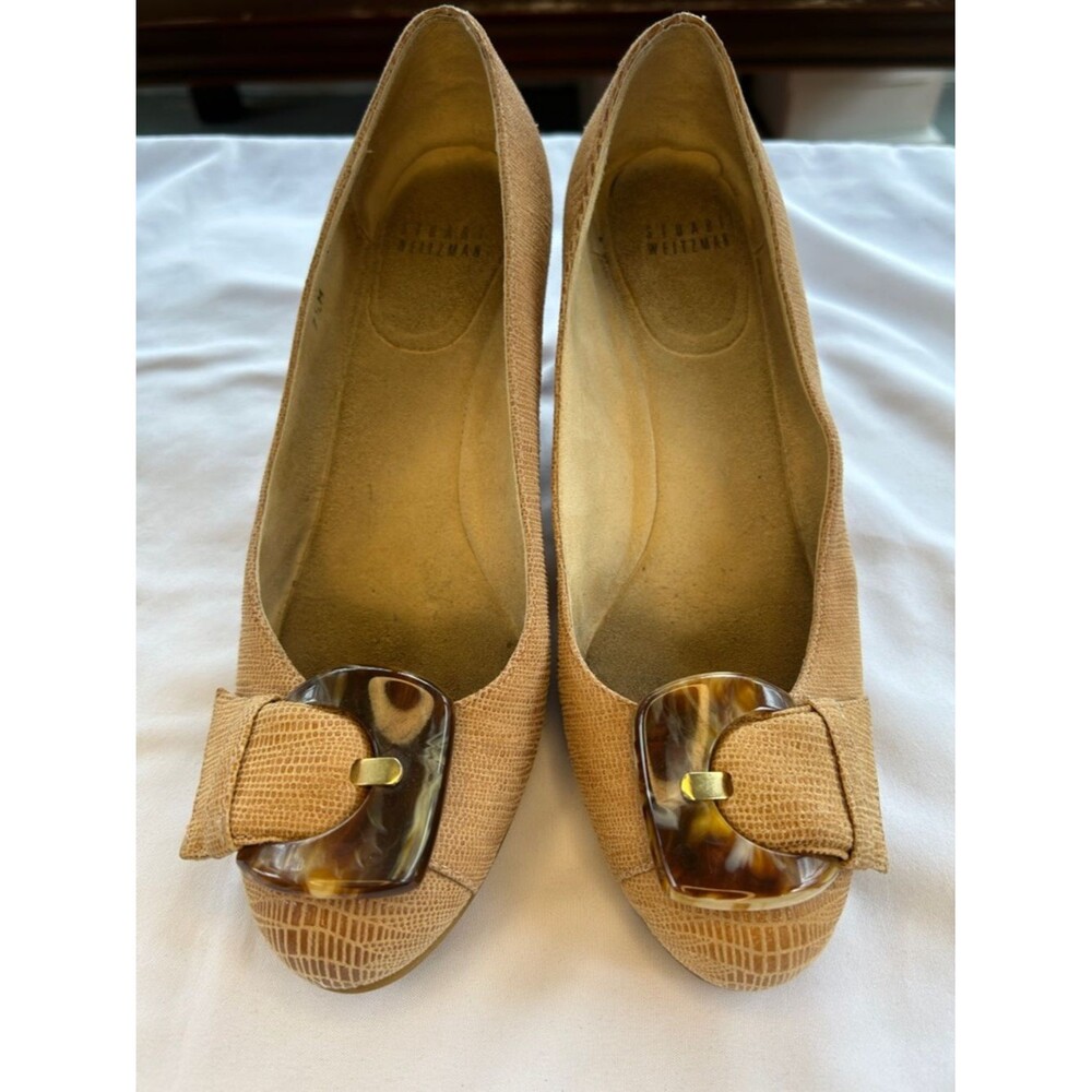 Stuart Weitzman Tan Lizard-Embossed Wedge Pumps with Tortoise Buckle 7.5 - Picture 2 of 8